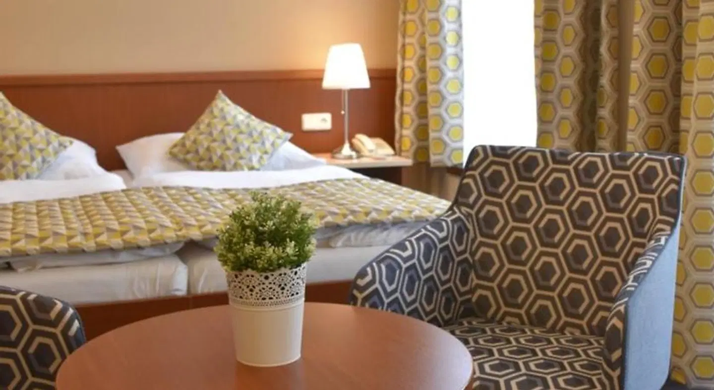 Aparthotel Austria Suites ROOM_EXAMPLE