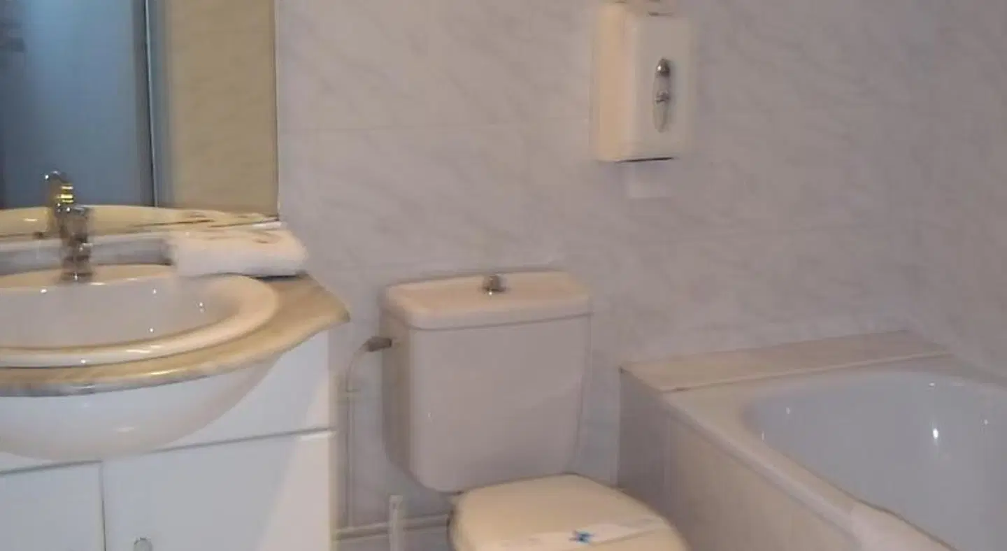 ibis Styles Moulins Centre Badezimmer