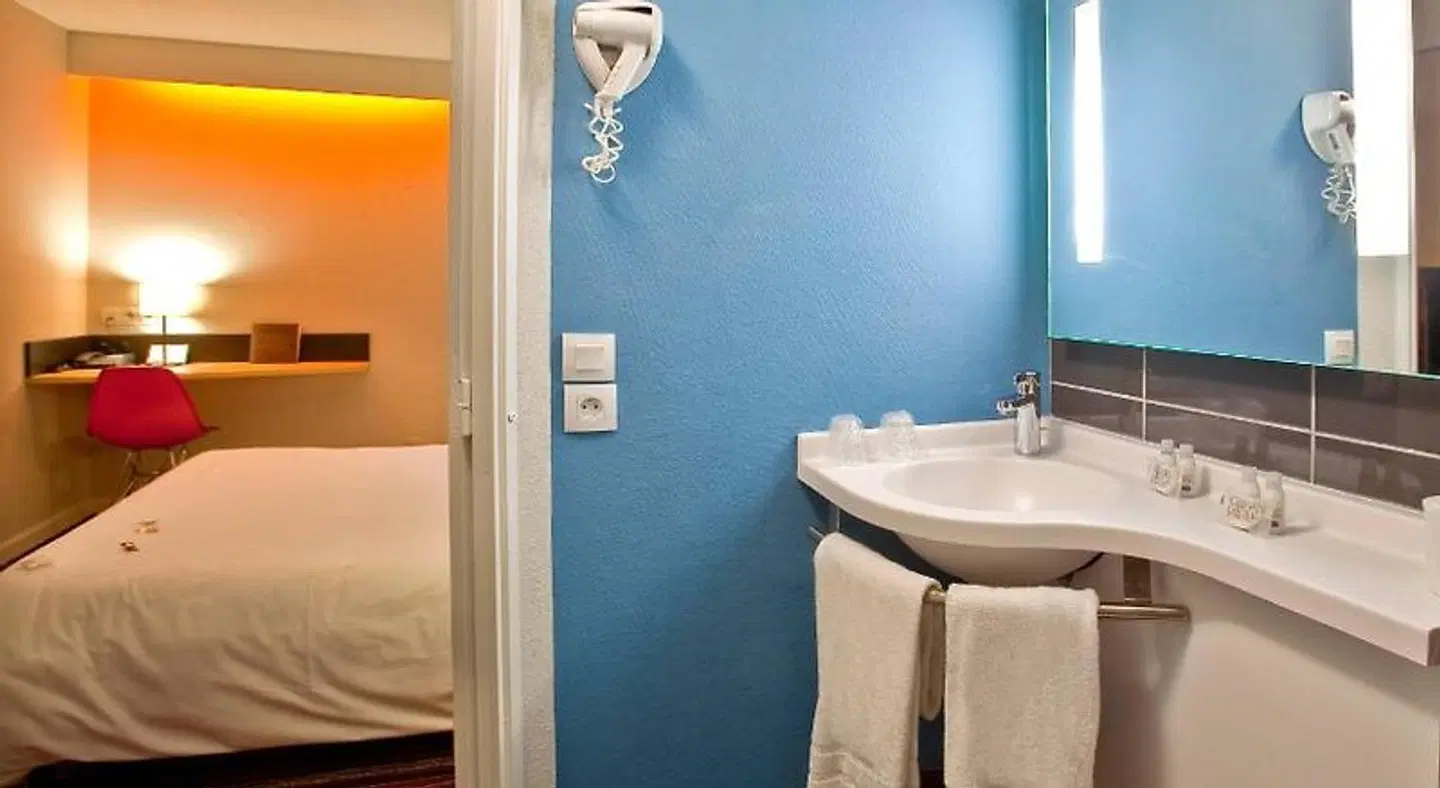 Kyriad Tours Sud - Chambray Lès Tours Badezimmer
