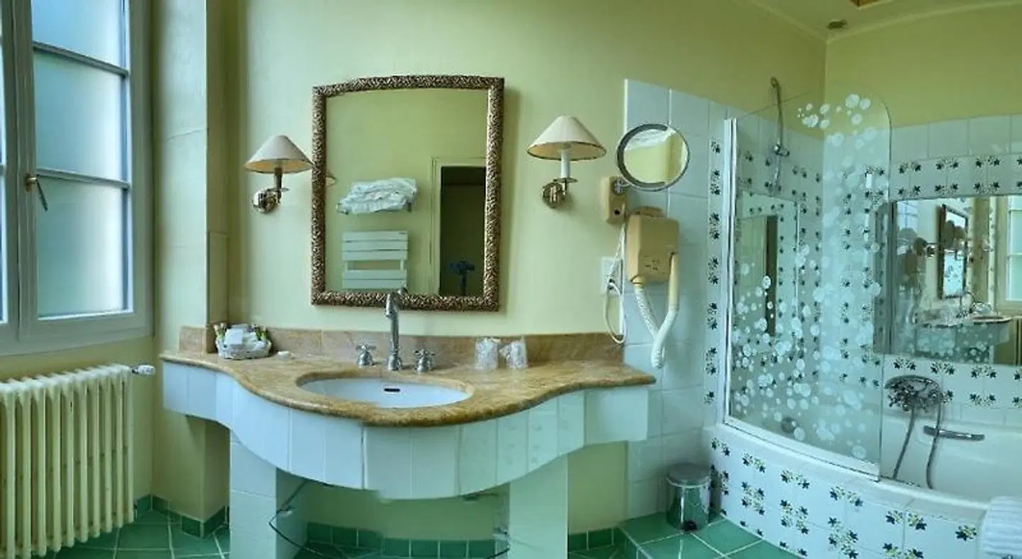 Le Manoir de Bellerive Badezimmer