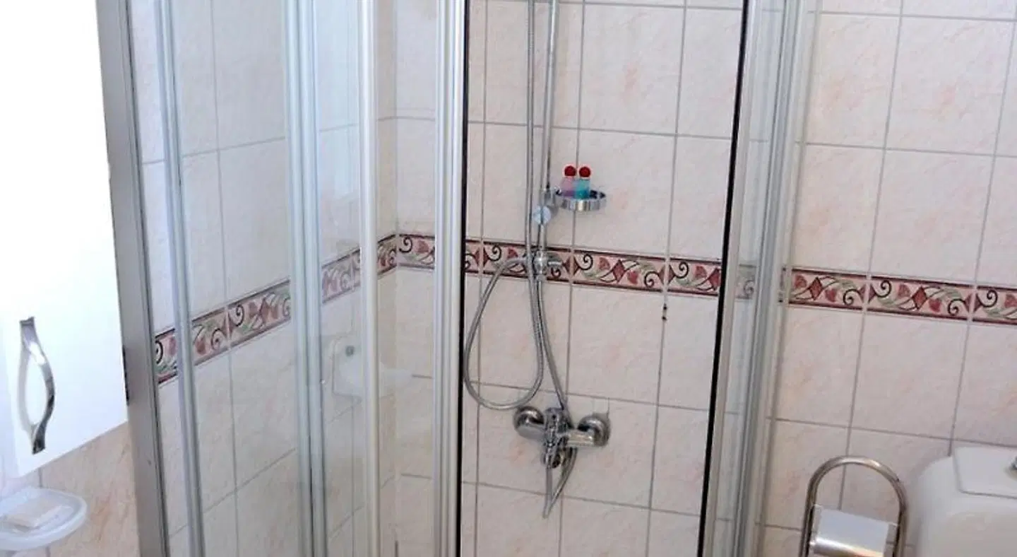 Ozmen Pension Badezimmer