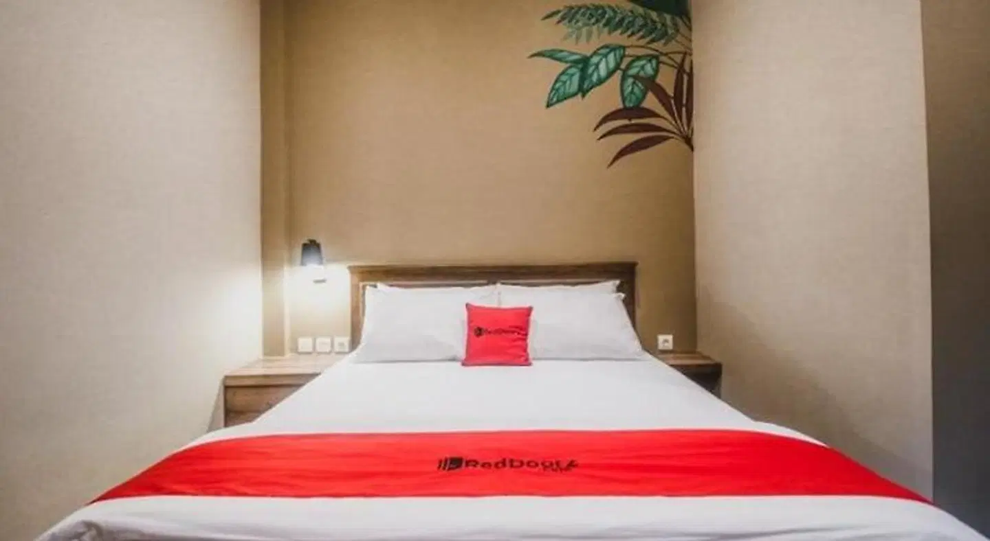 RedDoorz Plus near Mall Slipi Jaya ROOM_EXAMPLE