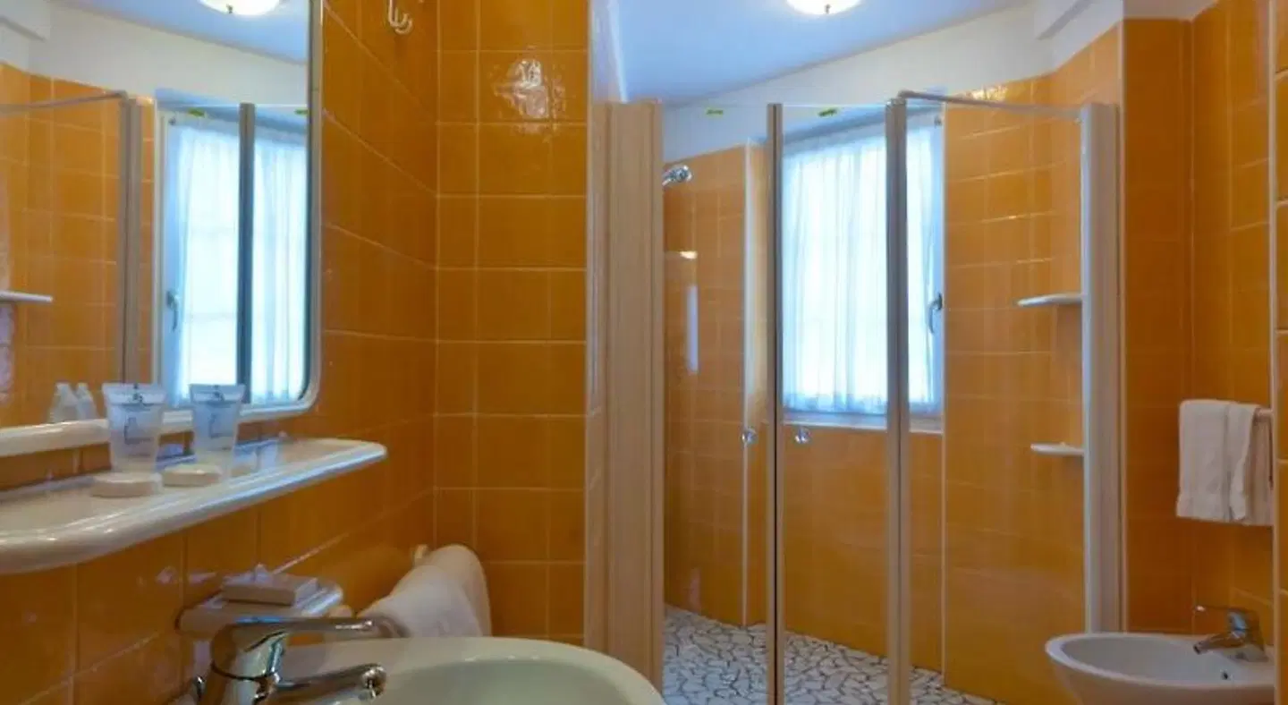 Albergo Hotel Chalet Pineta Badezimmer