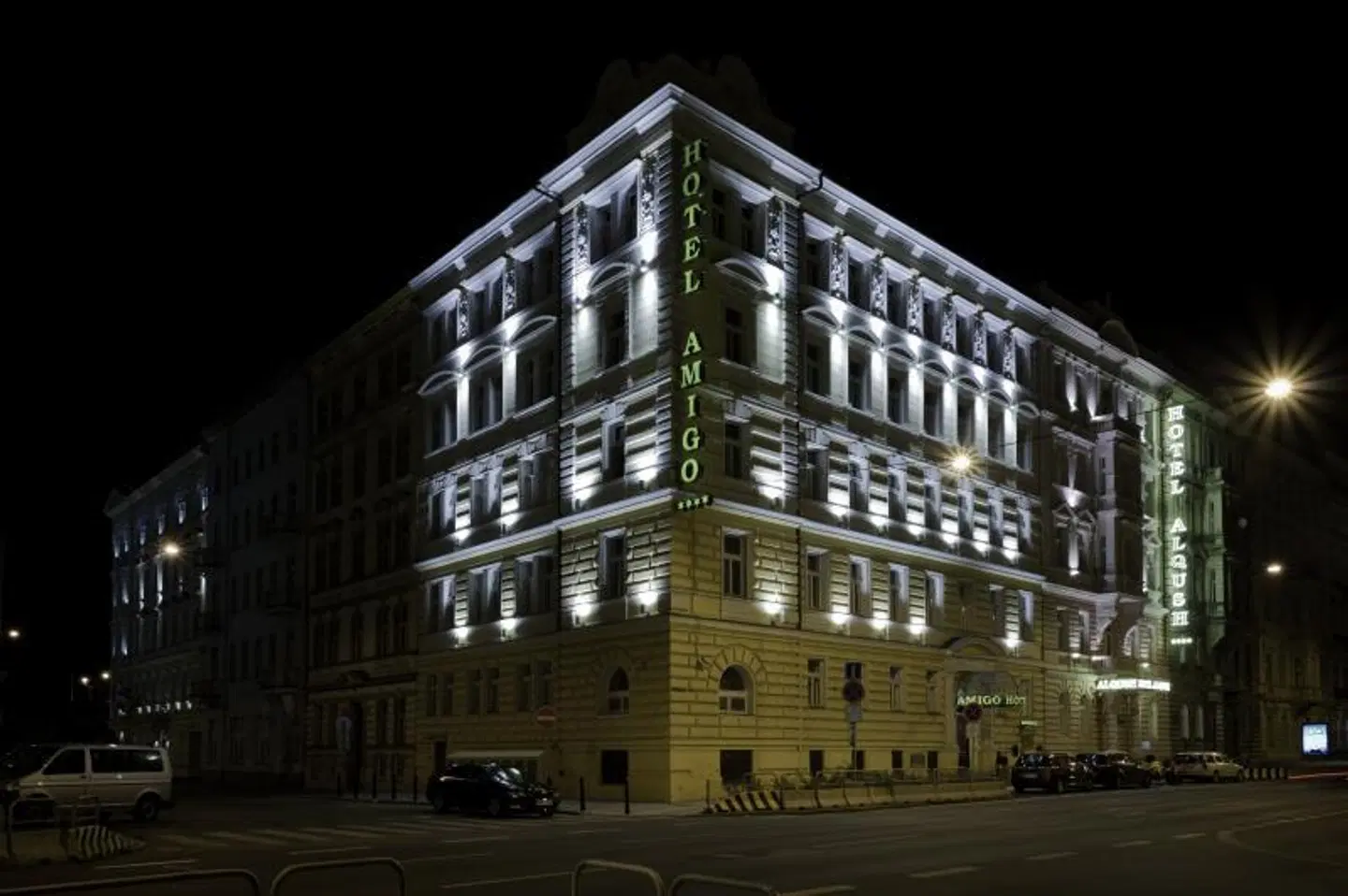 Alqush Downtown Hotel EXTERIOR