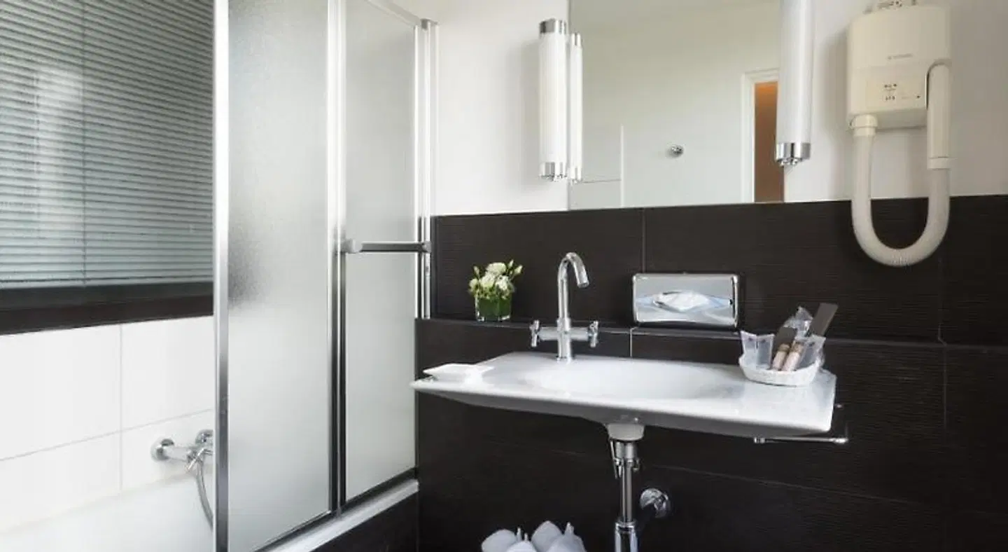81 L'hotel Badezimmer