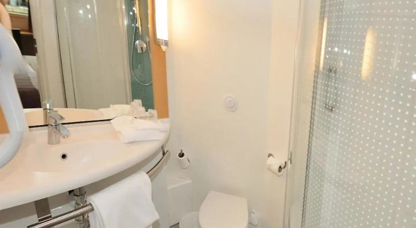 ibis Maisons Laffitte Badezimmer