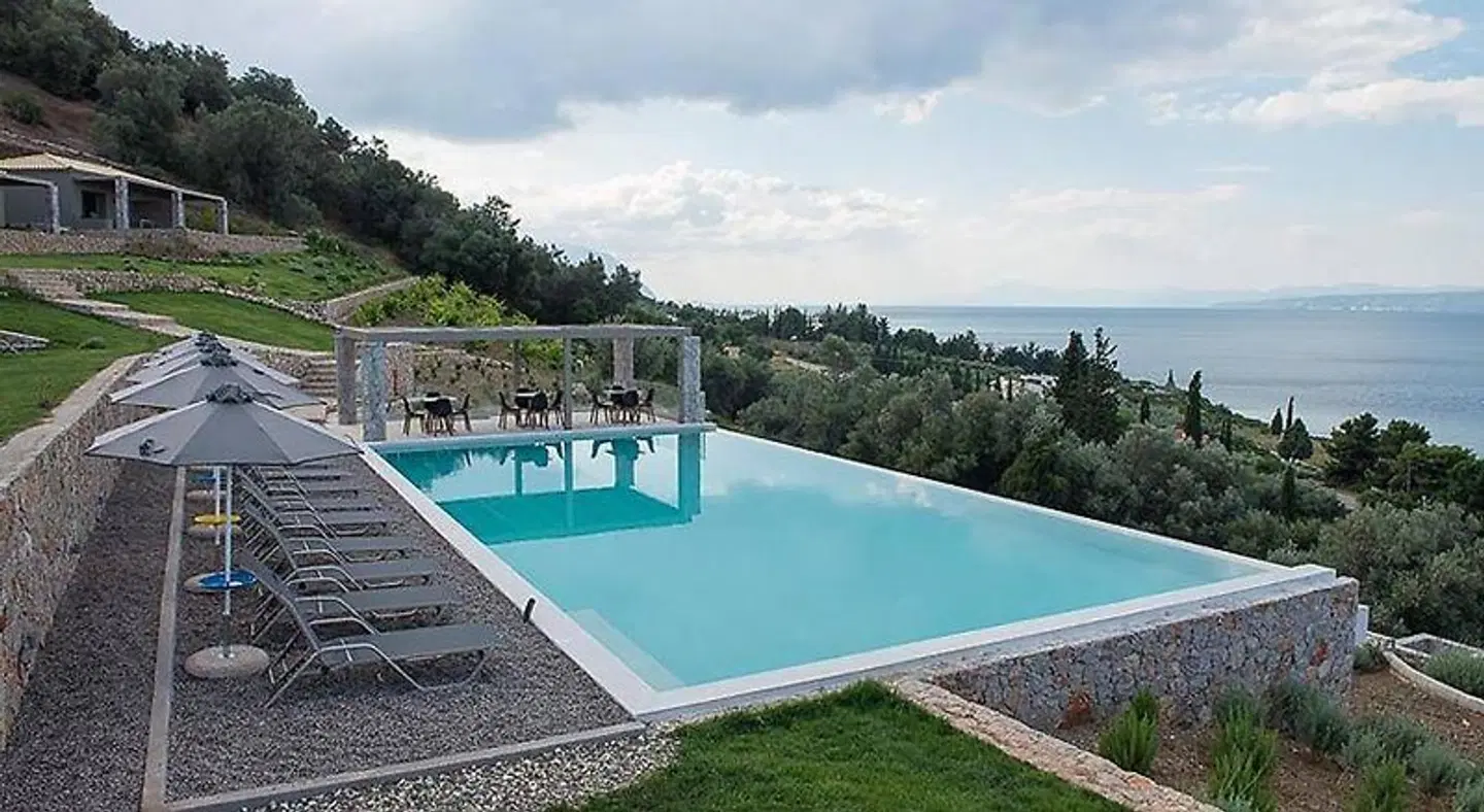 Elimnion Resort OUTDOOR_POOL