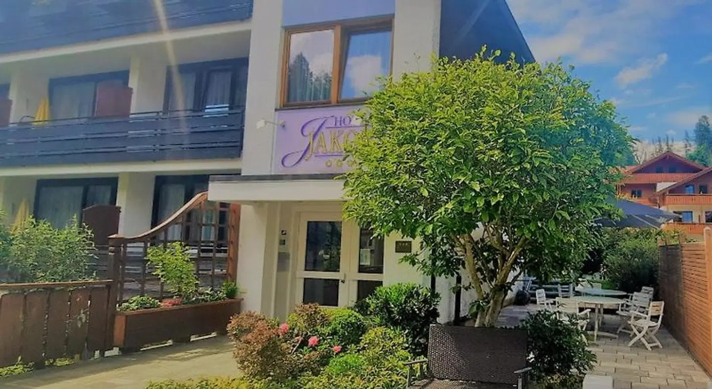 Jakob EXTERIOR
