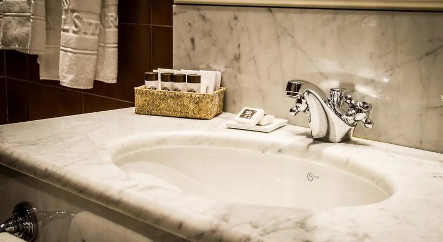 Grand Hotel Sitea Badezimmer