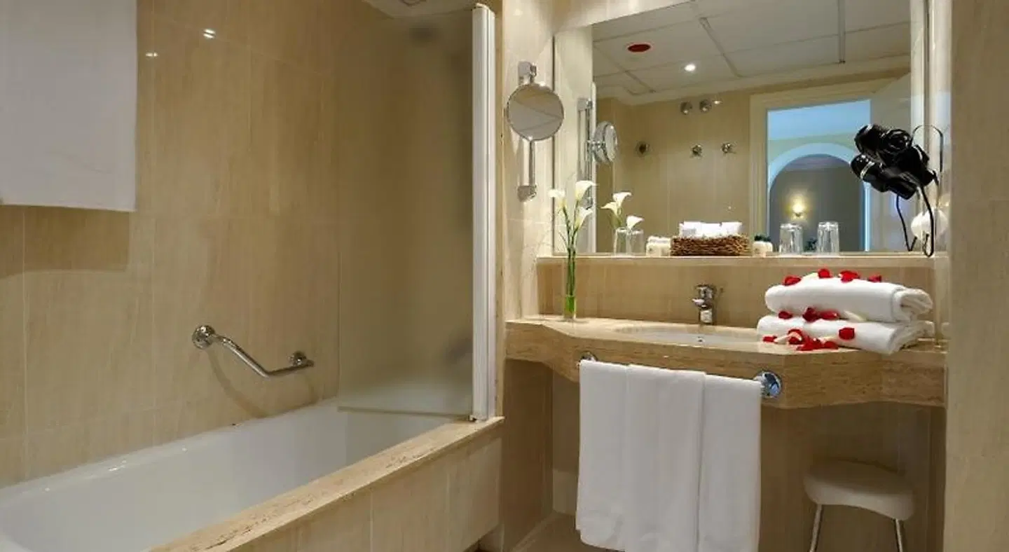 Oliva Nova Beach & Golf Hotel Badezimmer