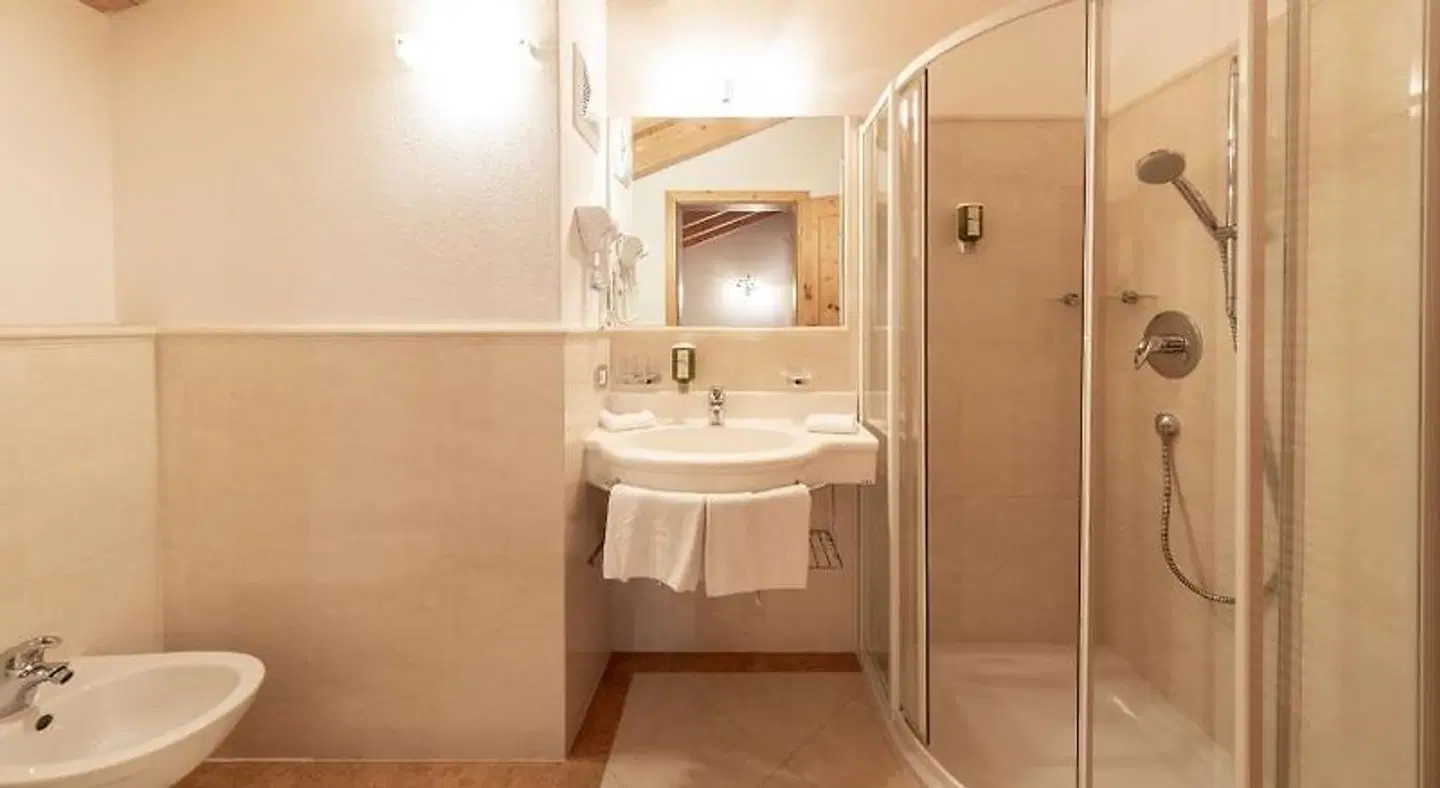 Almhotel Glieshof Badezimmer