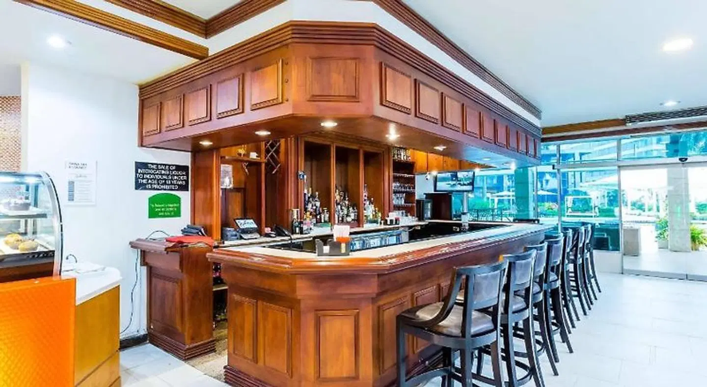 Radisson Hotel Trinidad Bar