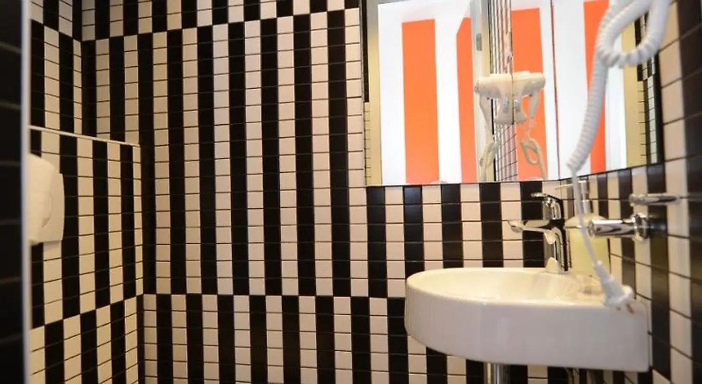 Boutique Hostel Forum BATHROOM