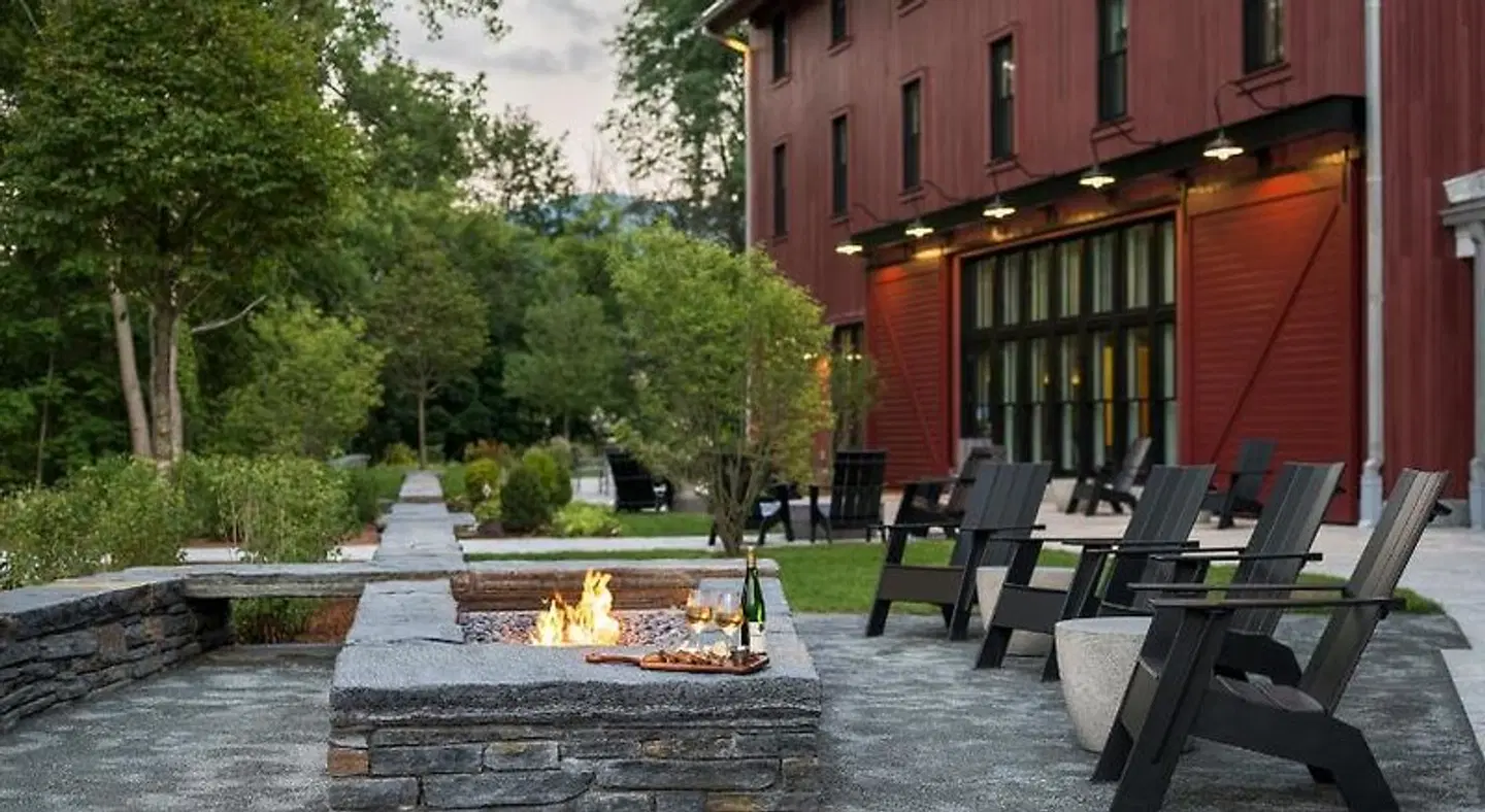 The Williams Inn TERRACE