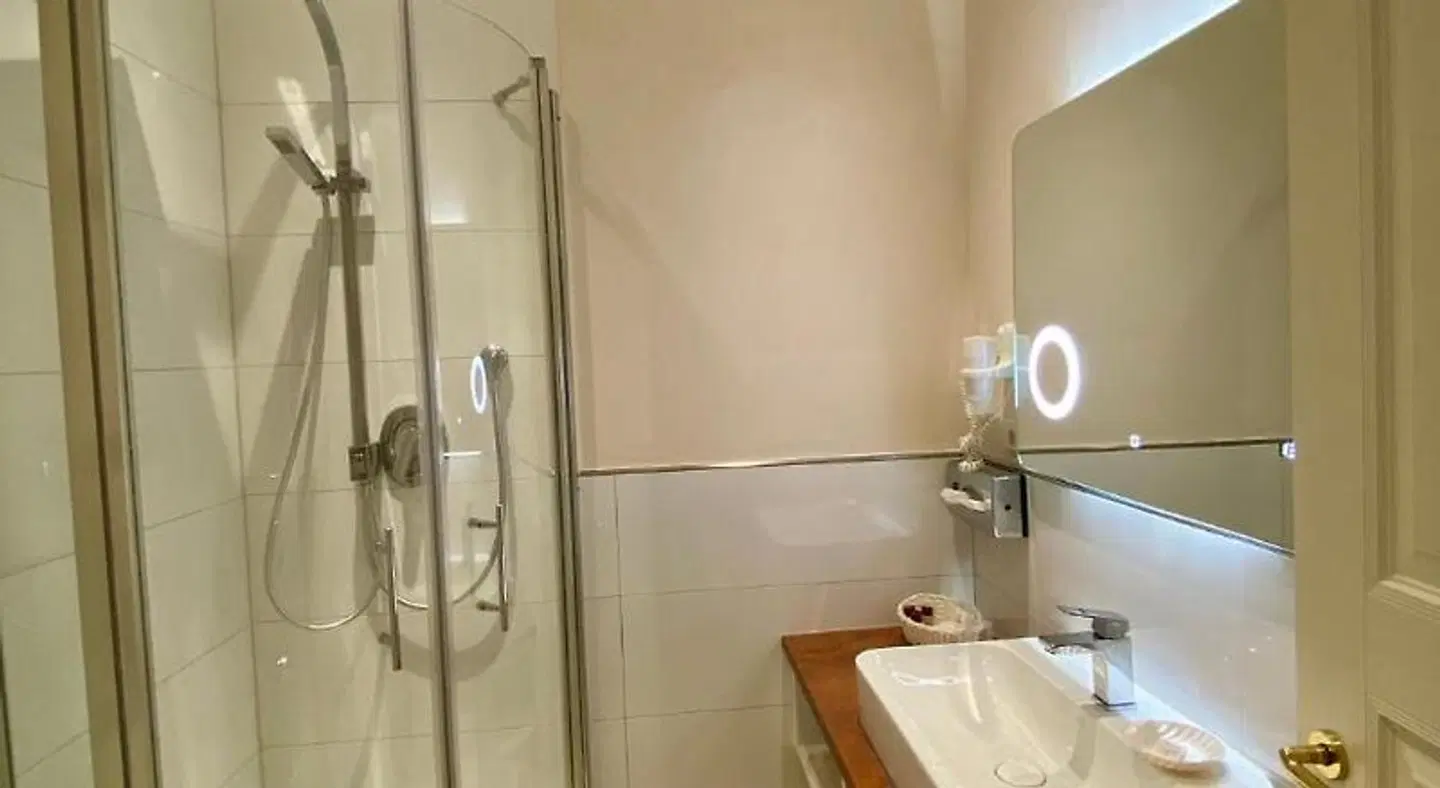 Deutsches Haus BATHROOM