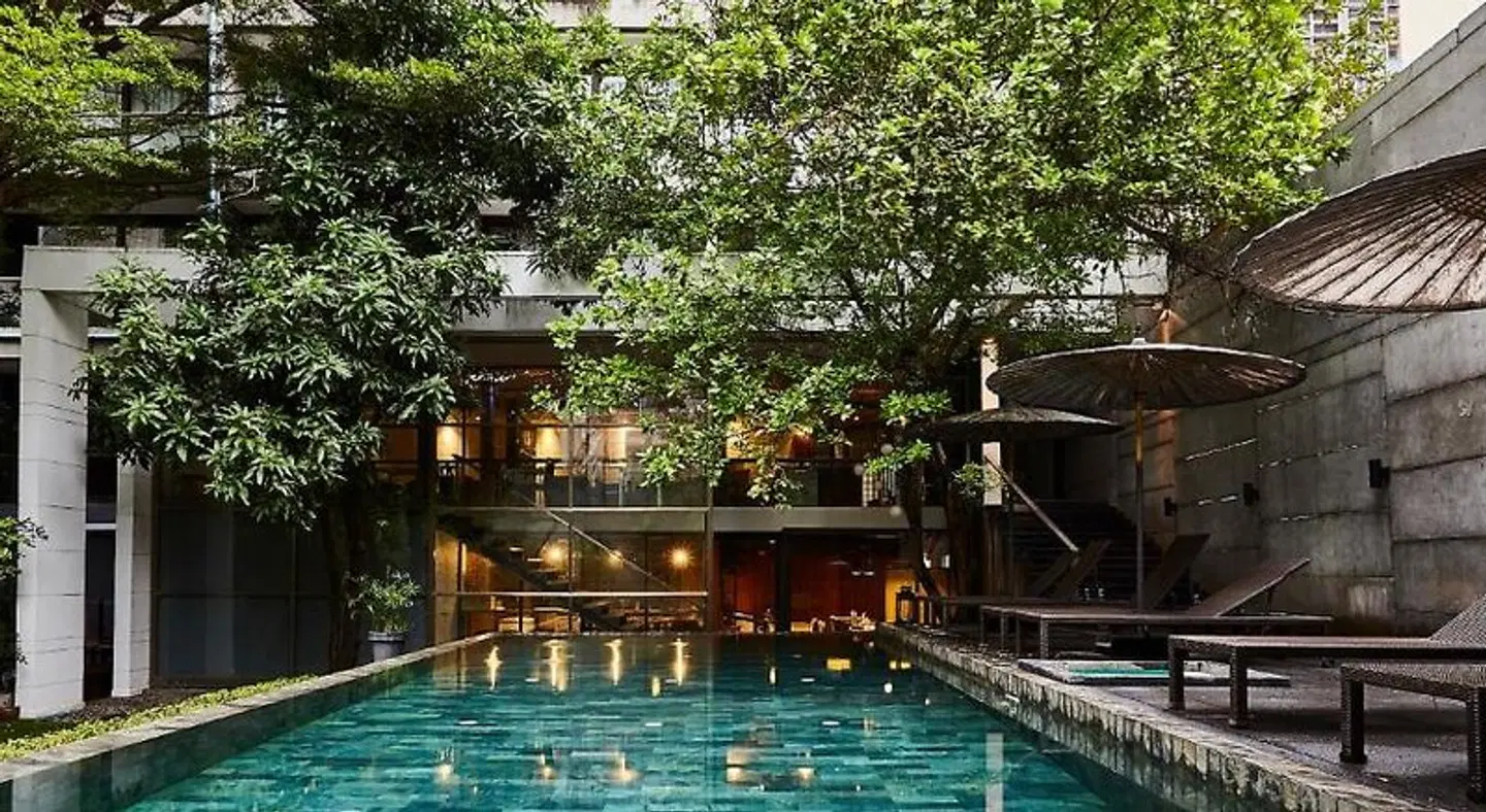 Luxx XL at Langsuan OUTDOOR_POOL