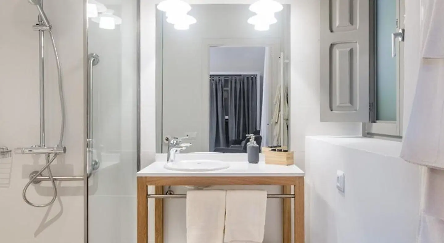 Rural Son Gris BATHROOM