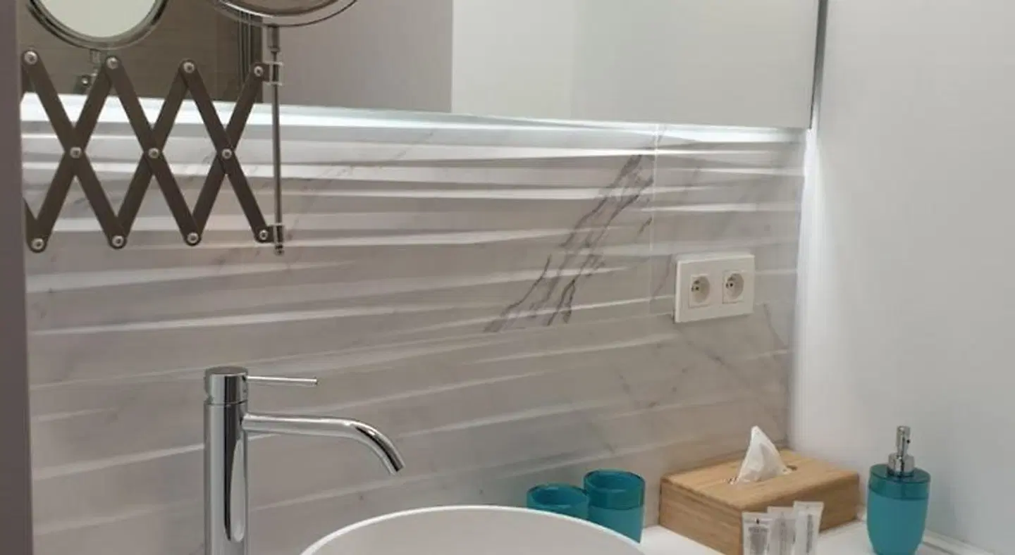 B&B Luxe Suites-1-2-3 HEALTH_BEAUTY