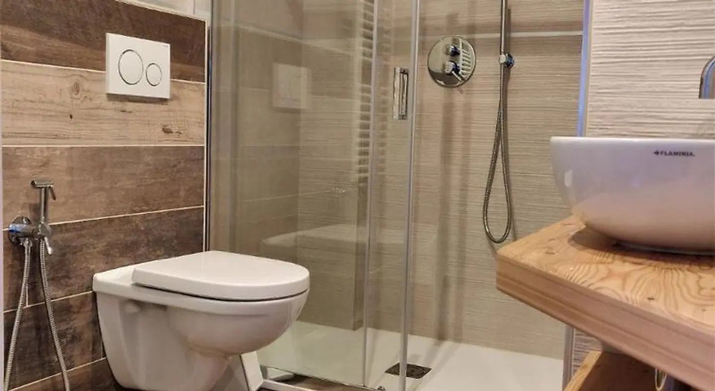 Hotel Ganzaie BATHROOM