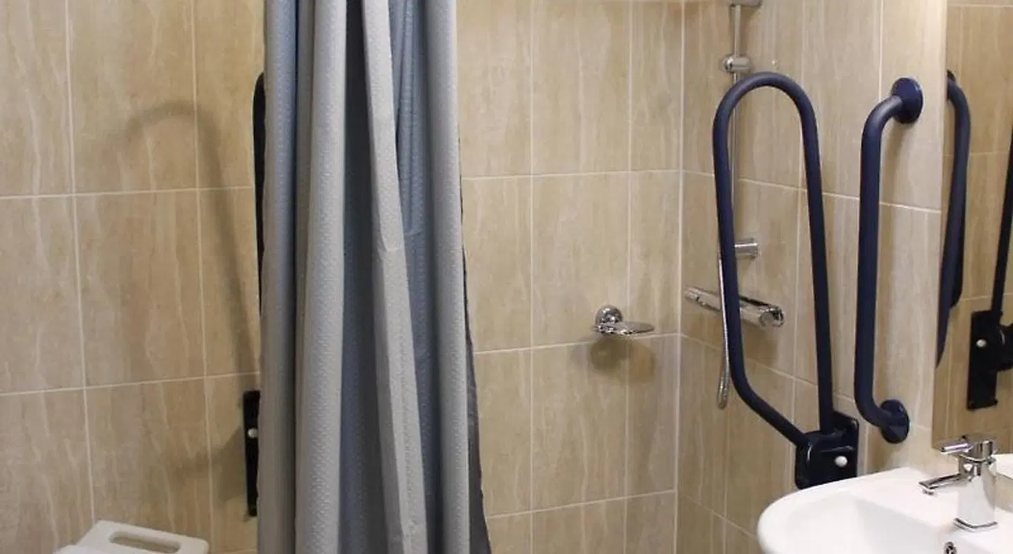 Weetwood Hall BATHROOM