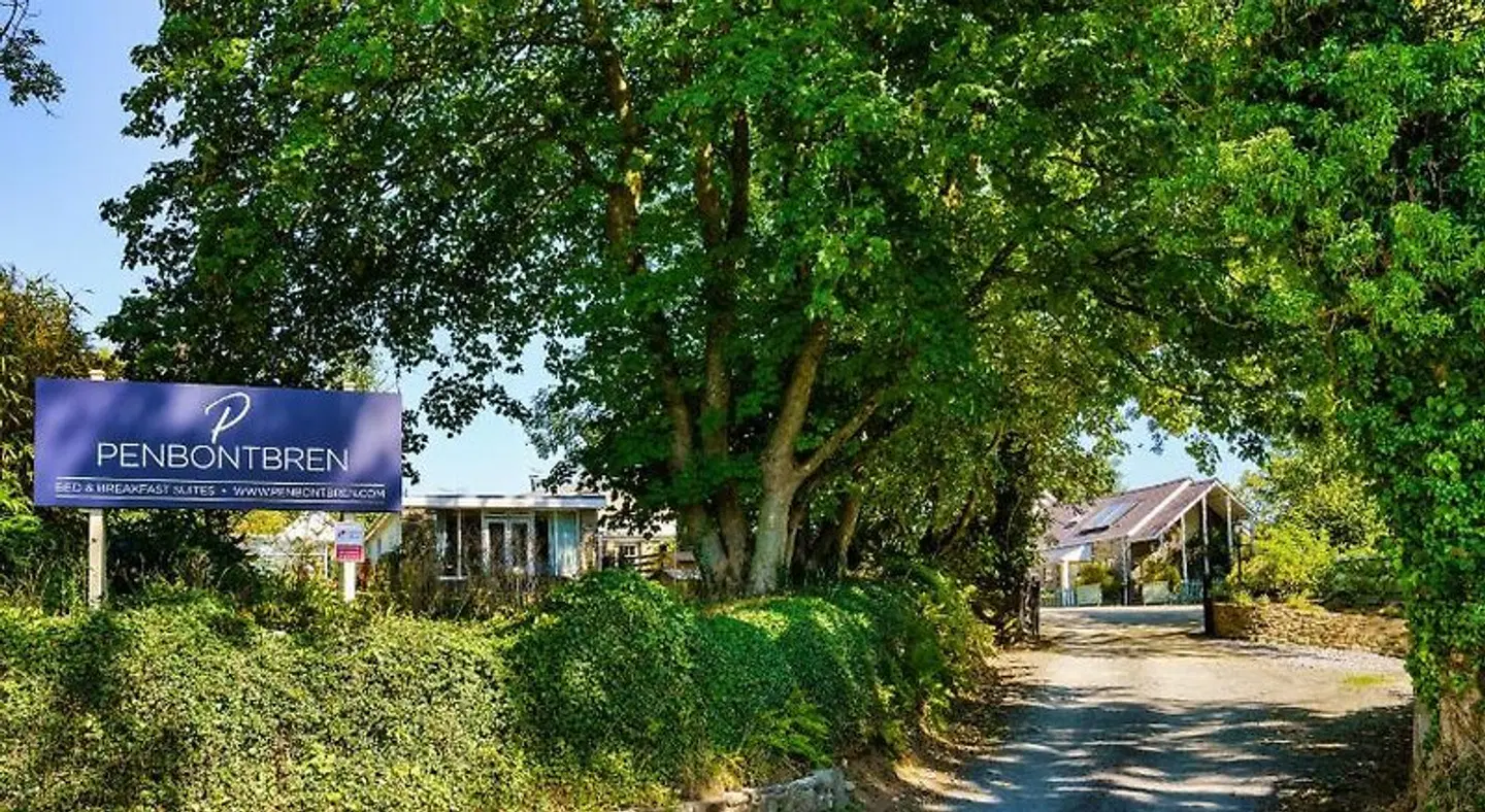 Penbontbren Luxury Bed and Breakfast GARDEN