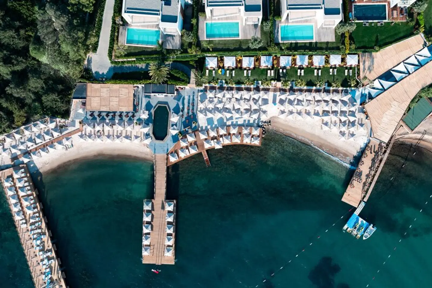 The Norm Collection Door'a OUTDOOR_POOL