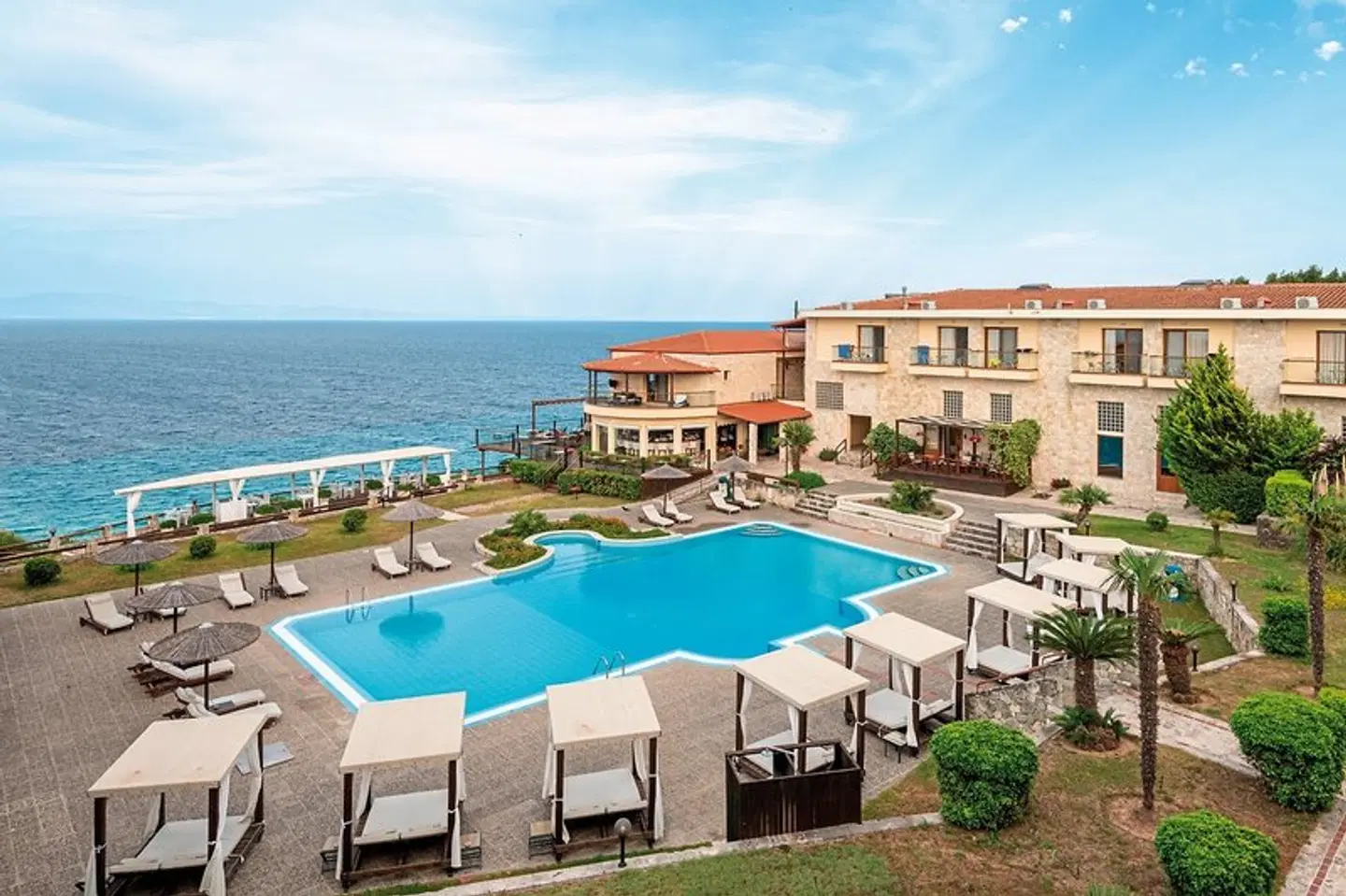 Blue Bay Hotel OUTDOOR_POOL