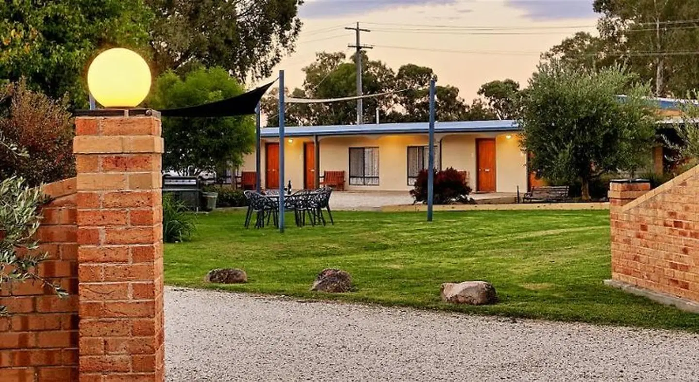 Euroa Motor Inn EXTERIOR