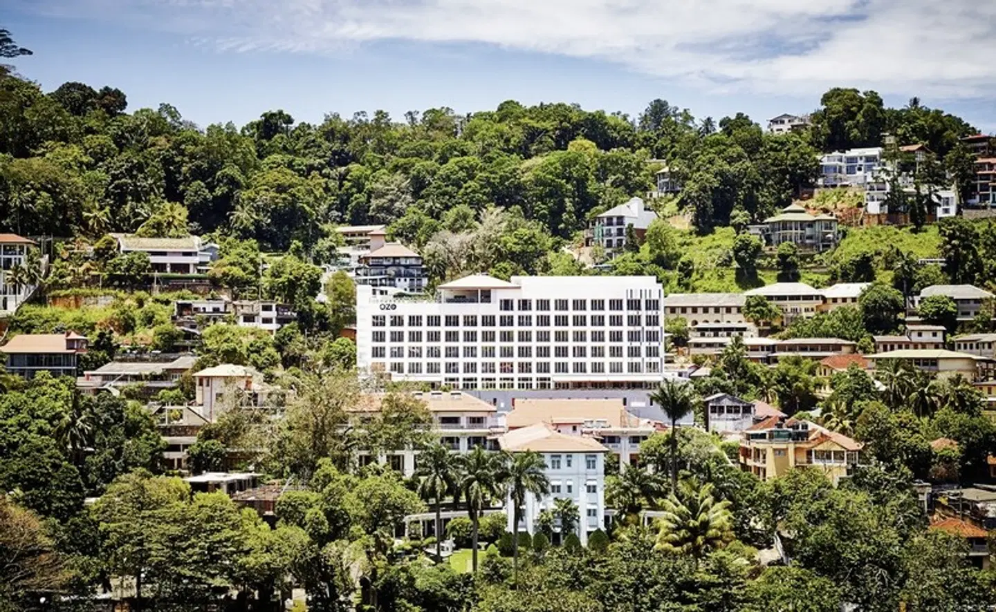 Radisson Hotel Kandy EXTERIOR