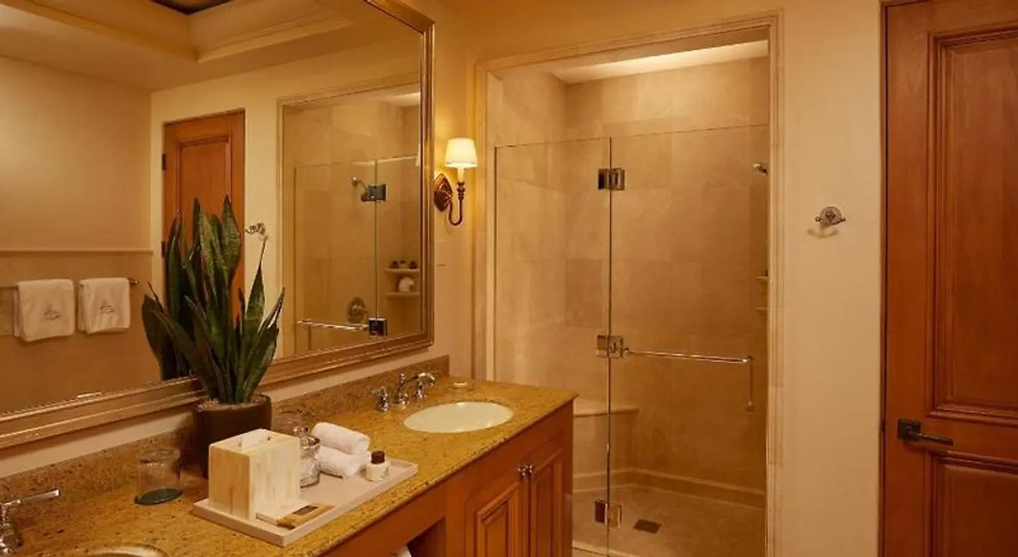 Resort at Pelican Hill BATHROOM