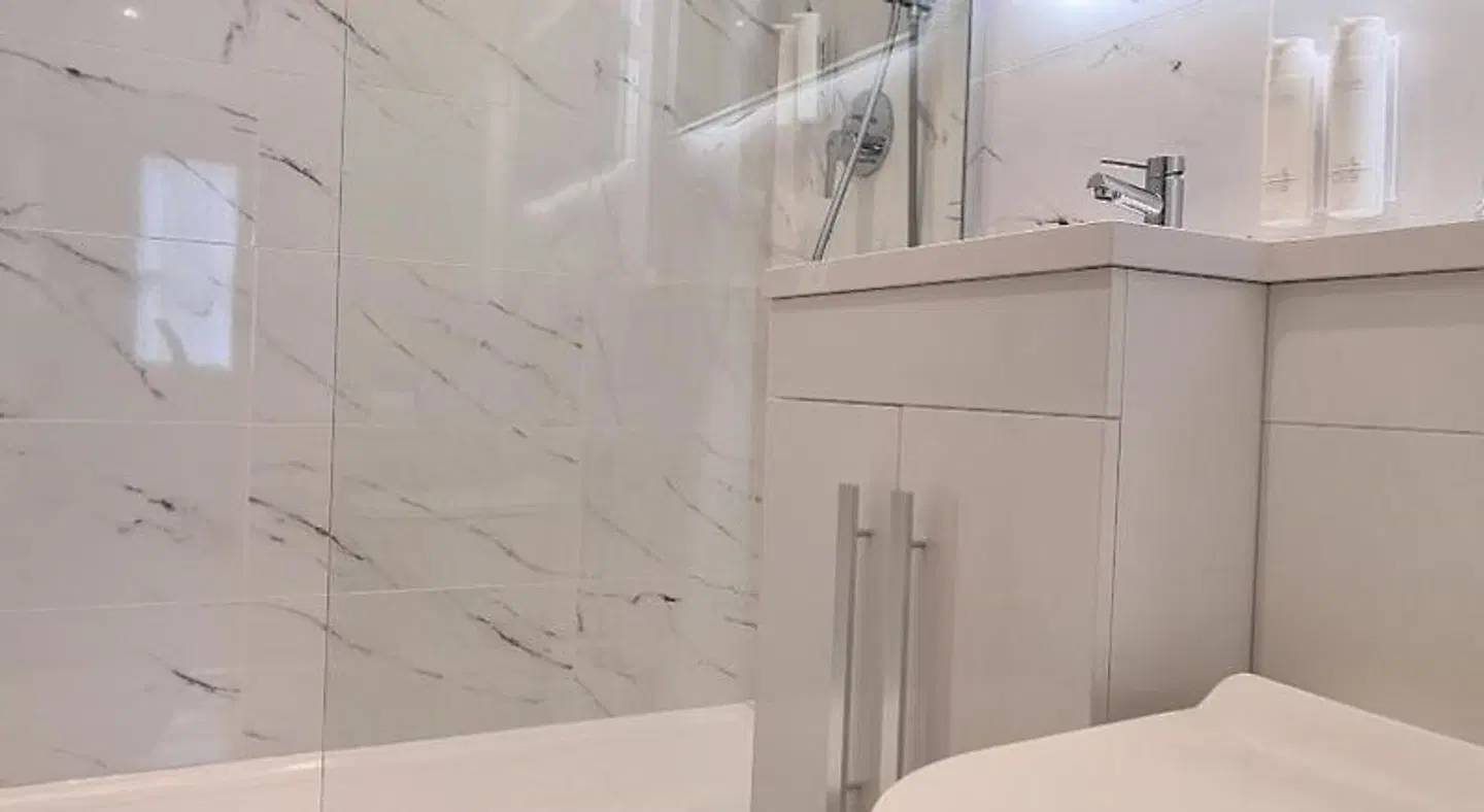 London Lodge Hotel BATHROOM