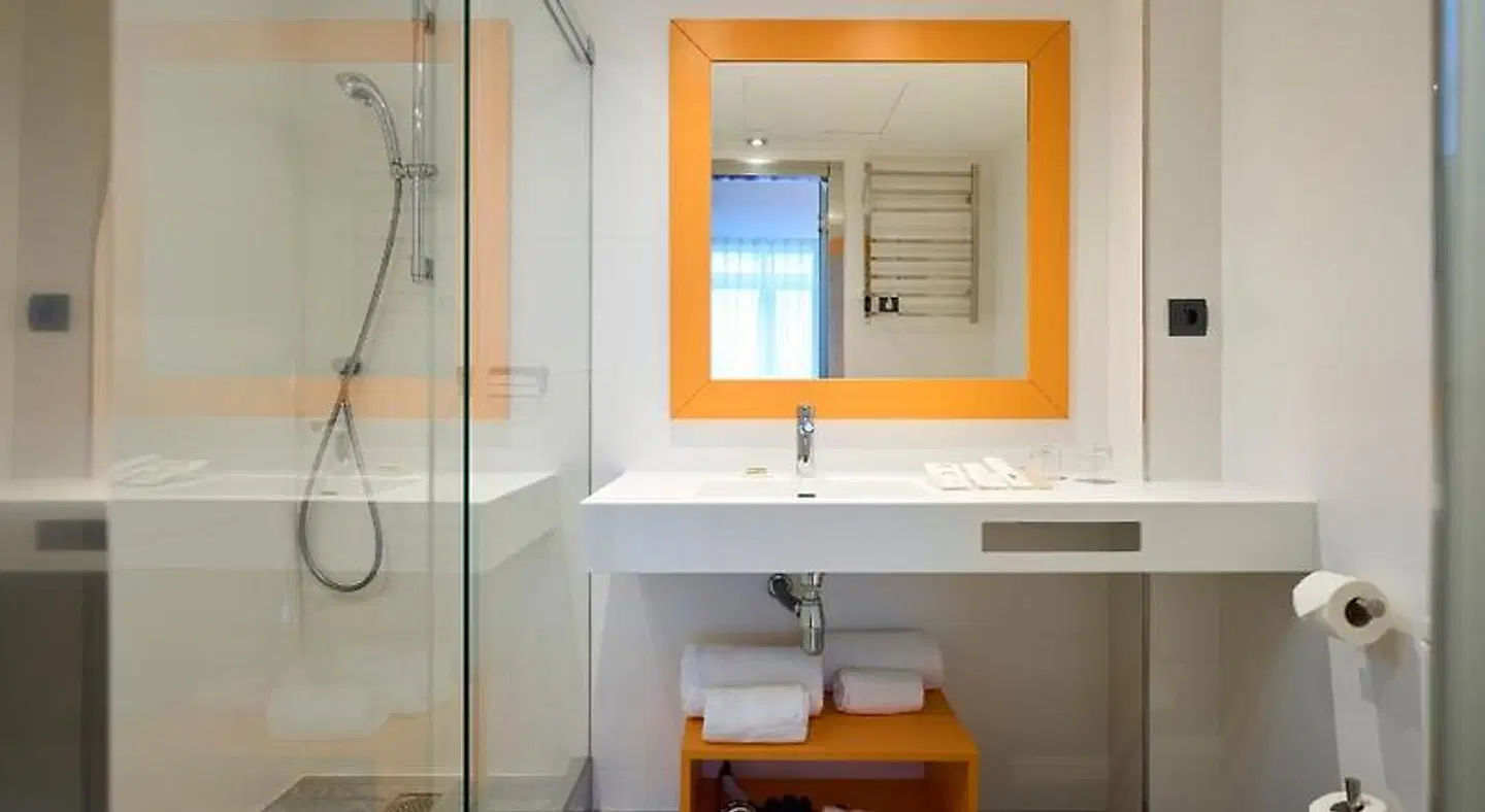 Catalonia Mikado BATHROOM