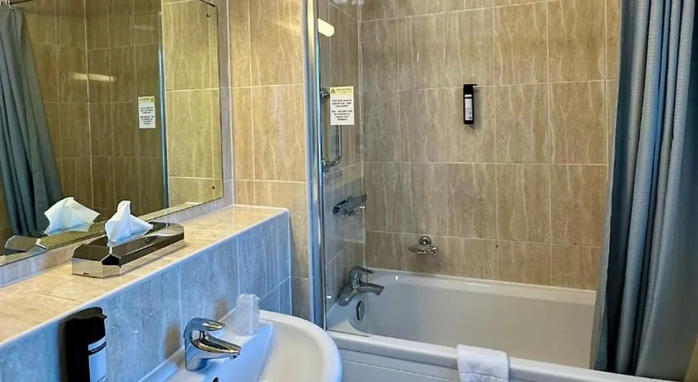 Weetwood Hall BATHROOM