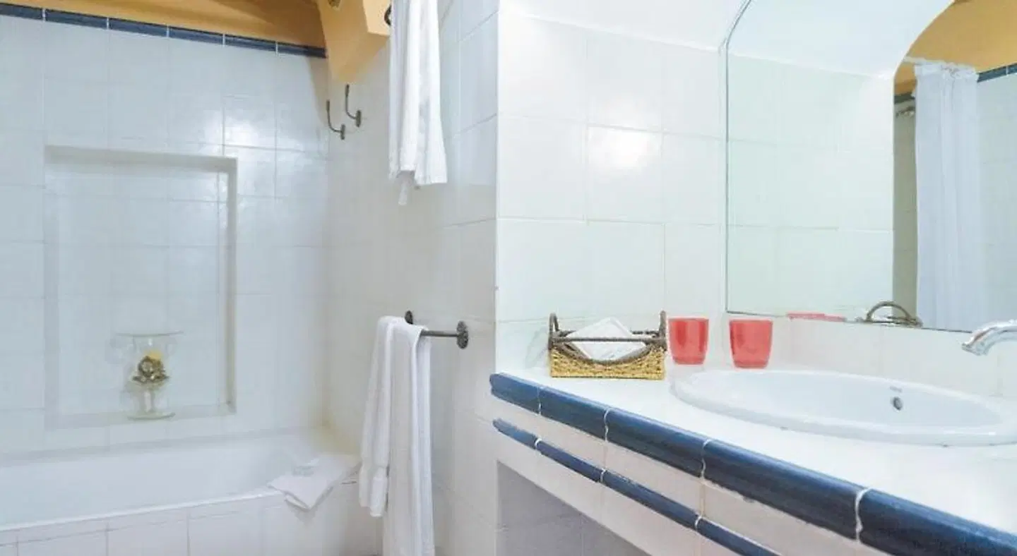 Rural Son Borguny BATHROOM