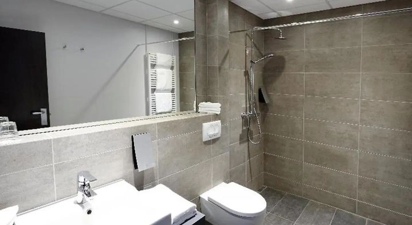 Hotel Reykjavík Grand BATHROOM