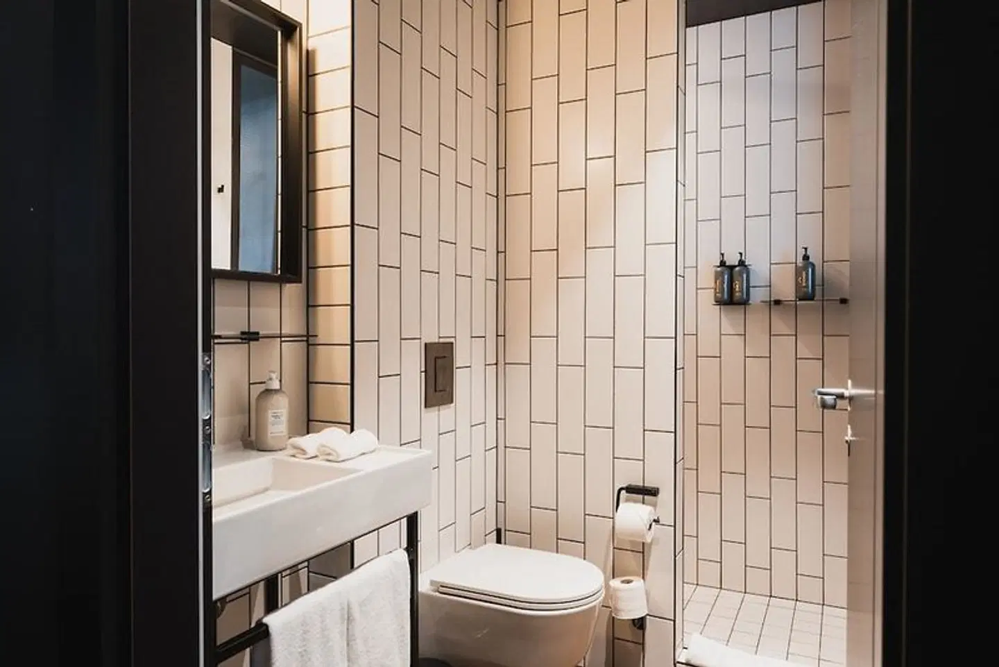 Exeter Hotel BATHROOM