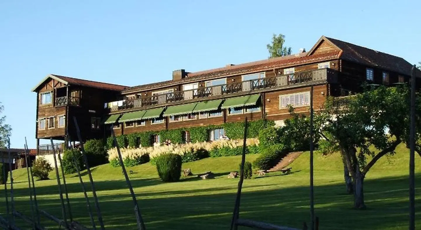 Green Hotel EXTERIOR