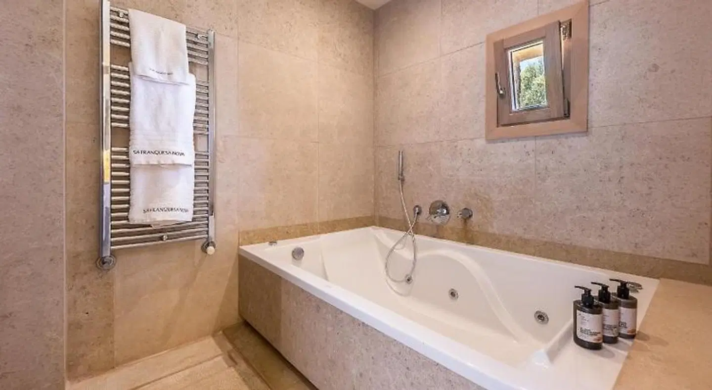 Finca Sa Franquesa Nova BATHROOM