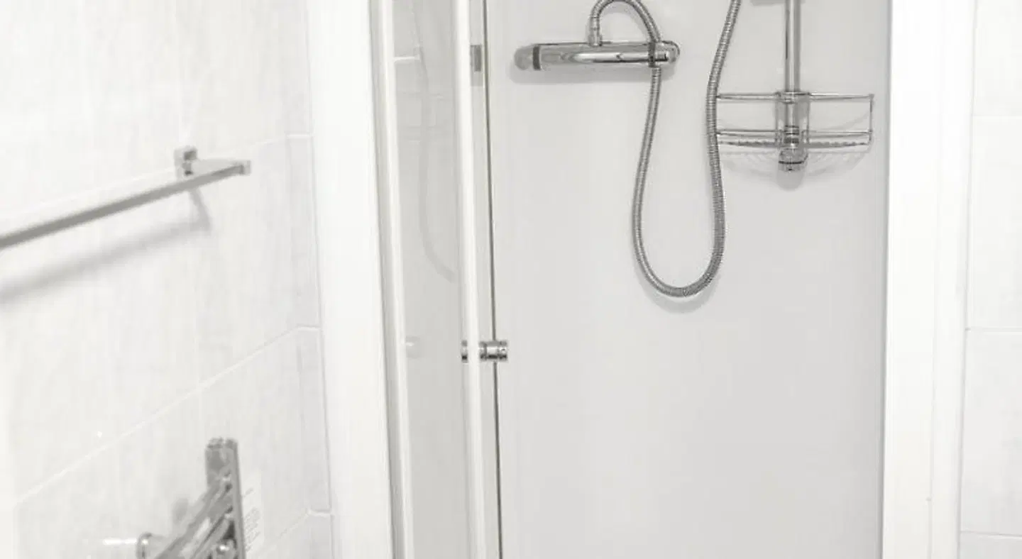 Brighton Marina House Hotel - B&B BATHROOM