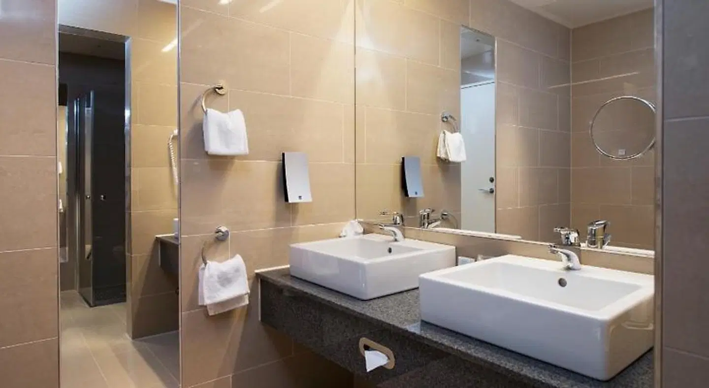 Thon Hotel Oslo Airport BATHROOM