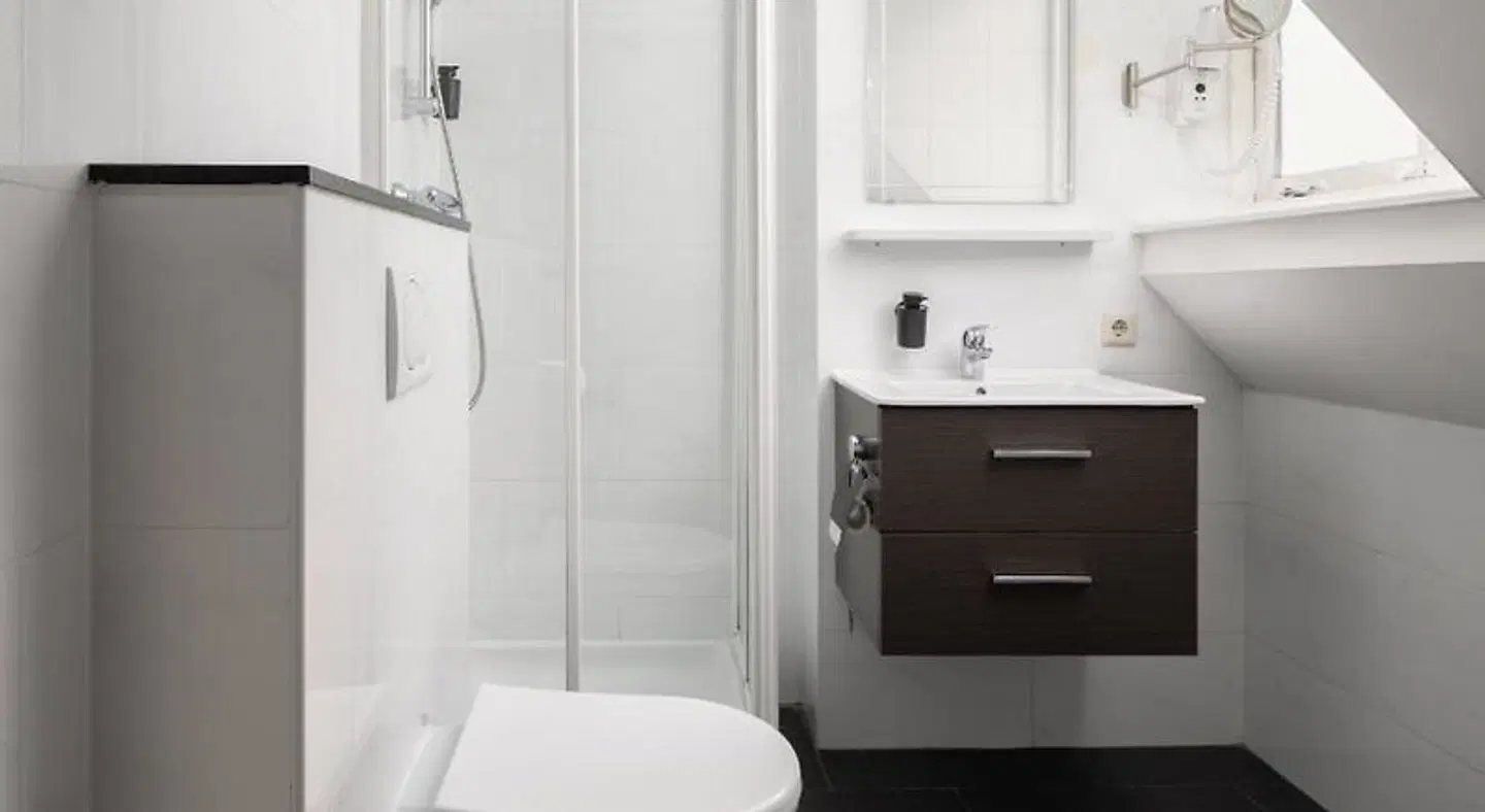 Hotel Light BATHROOM