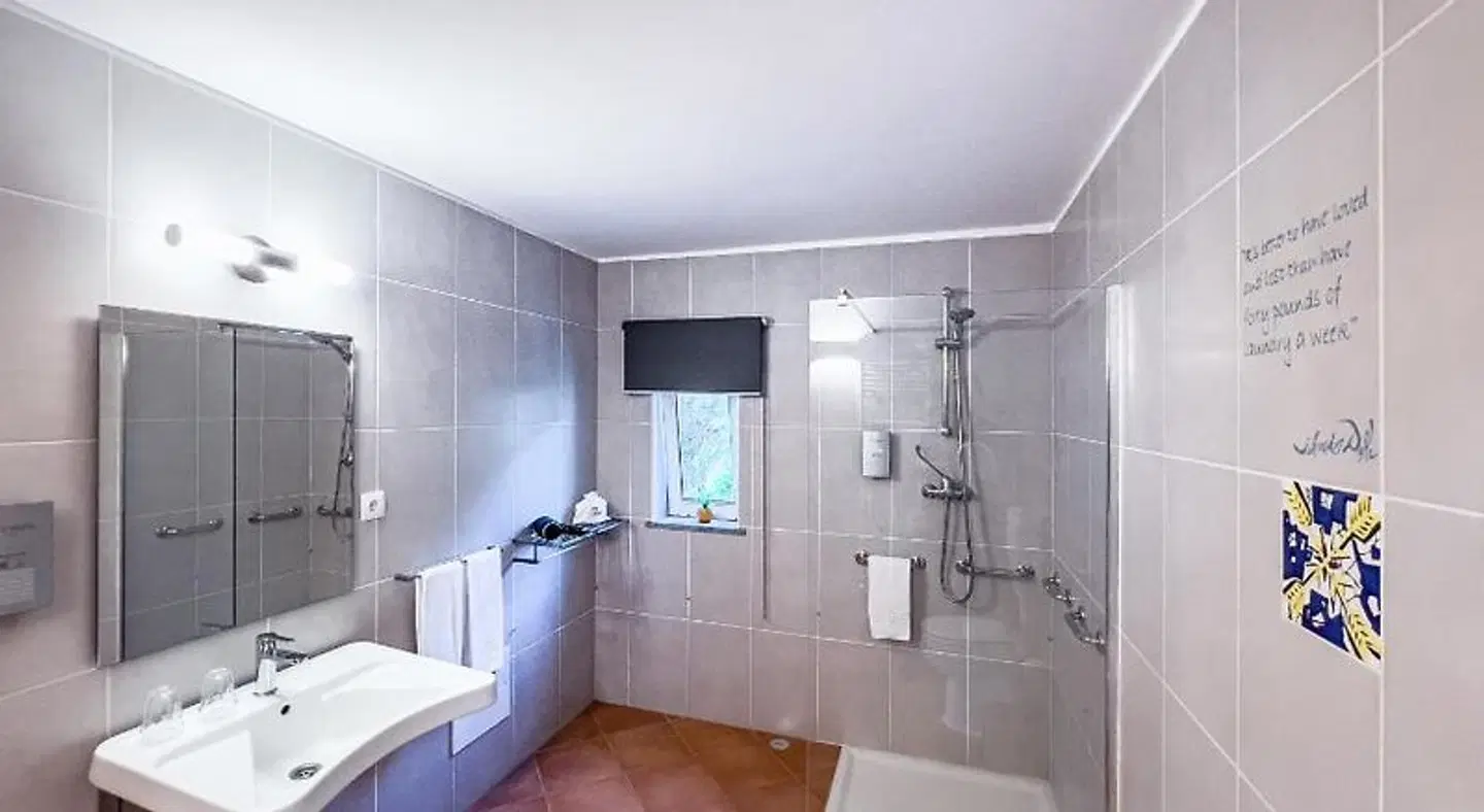 Vilafoia BATHROOM