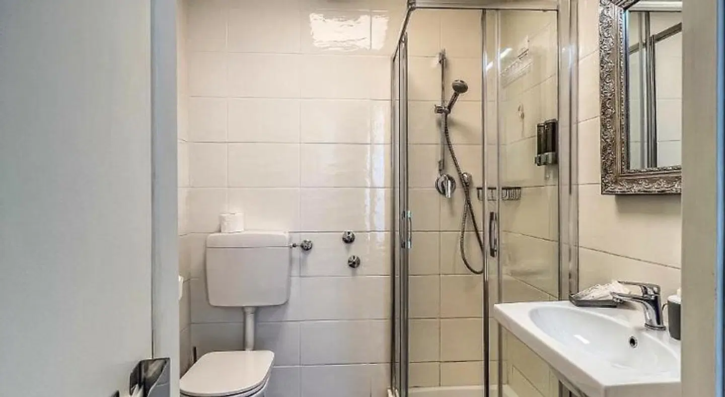 Hotel Genova Liberty BATHROOM