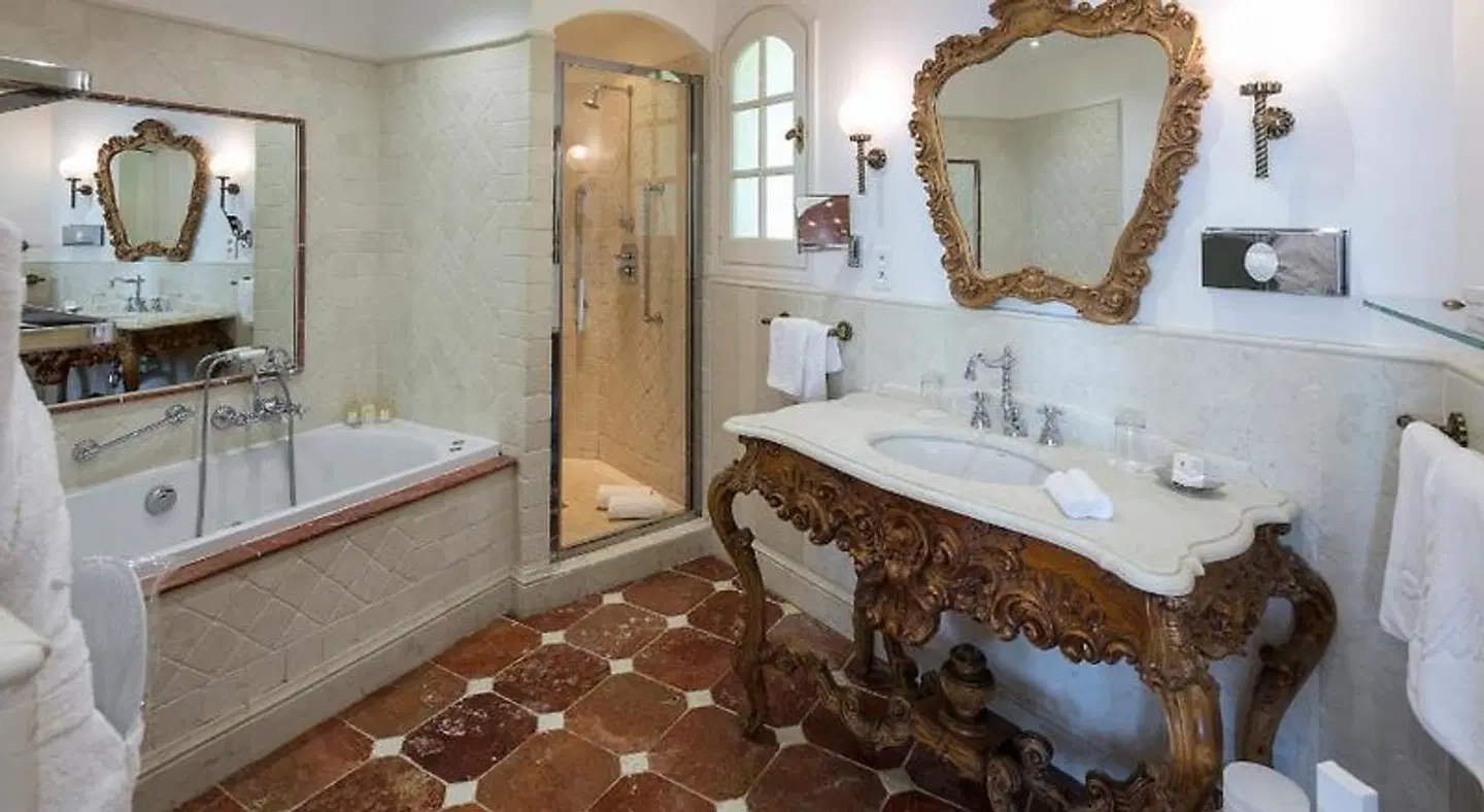 Hotel Le Maquis BATHROOM