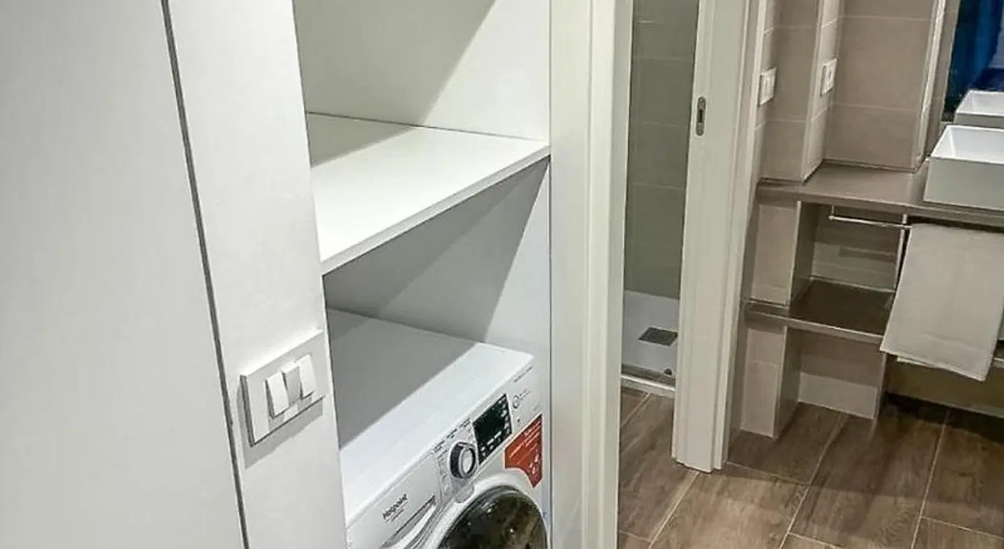 Lora BATHROOM