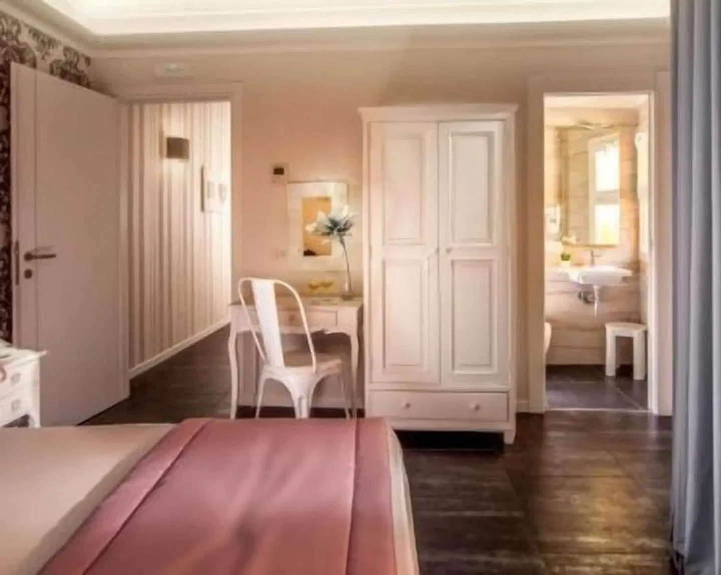 Rome Visits ROOM_EXAMPLE