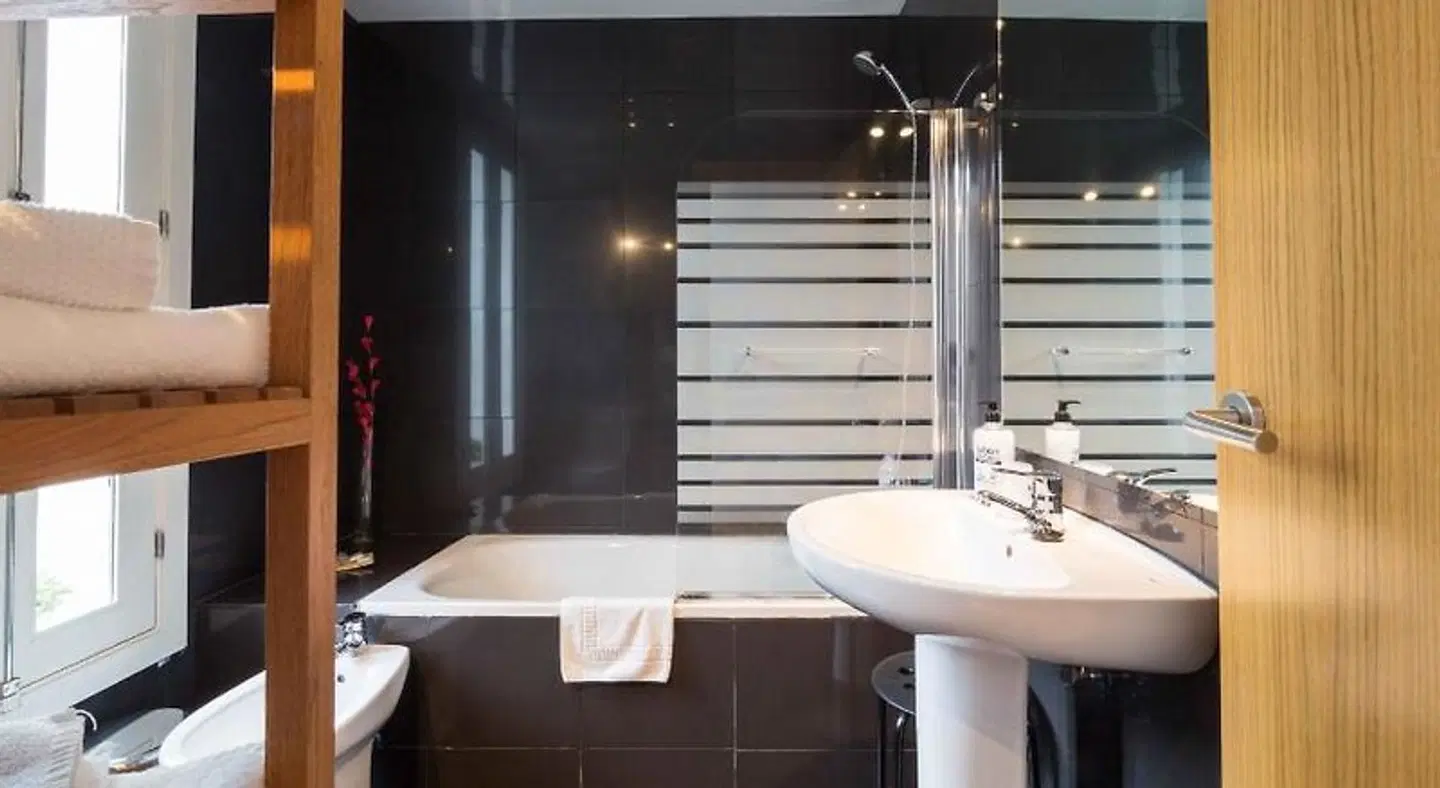 La Casa del Conde de Gelves Apartments BATHROOM
