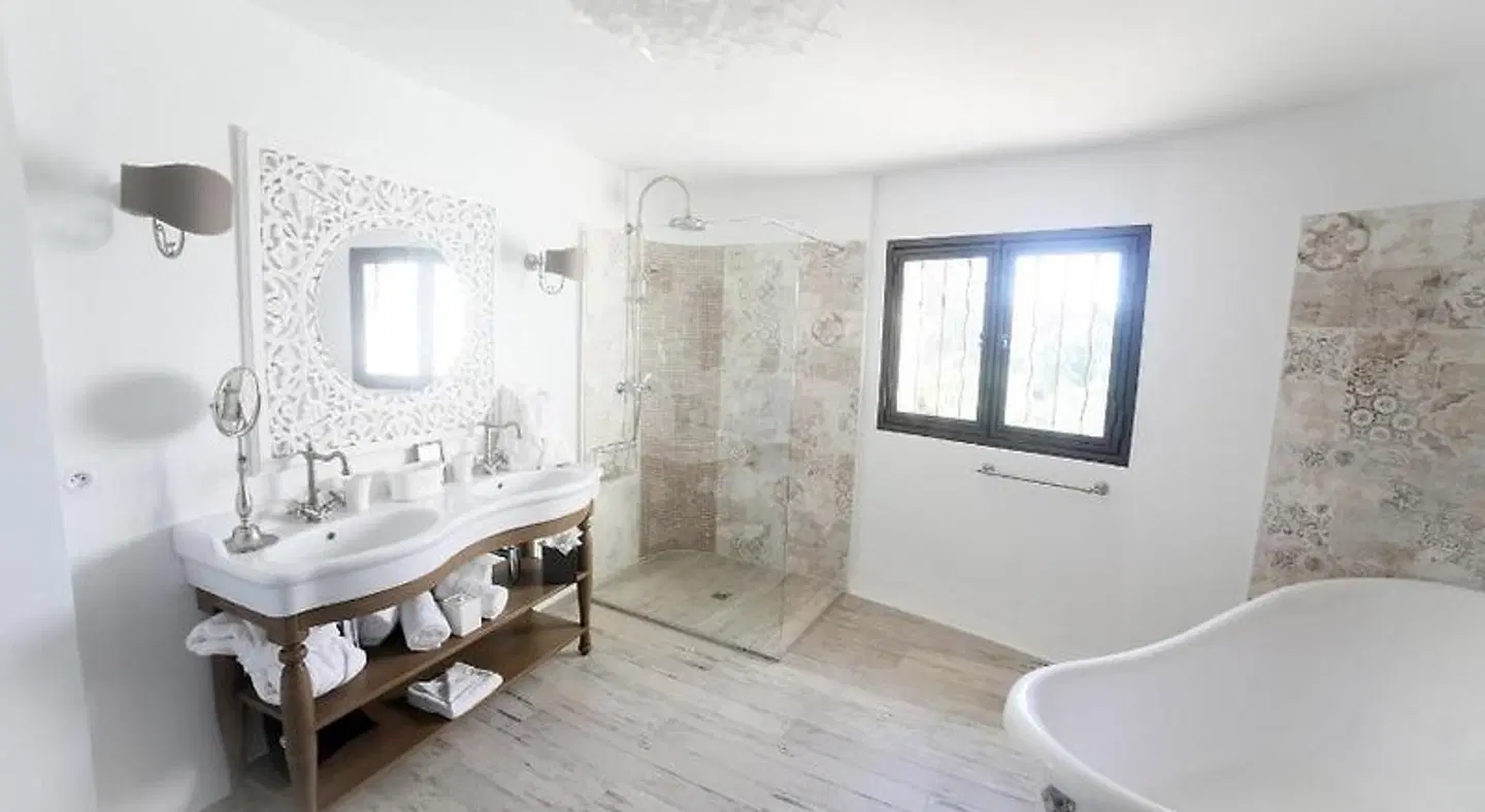 L'Hostellerie du Moulin des Oliviers BATHROOM