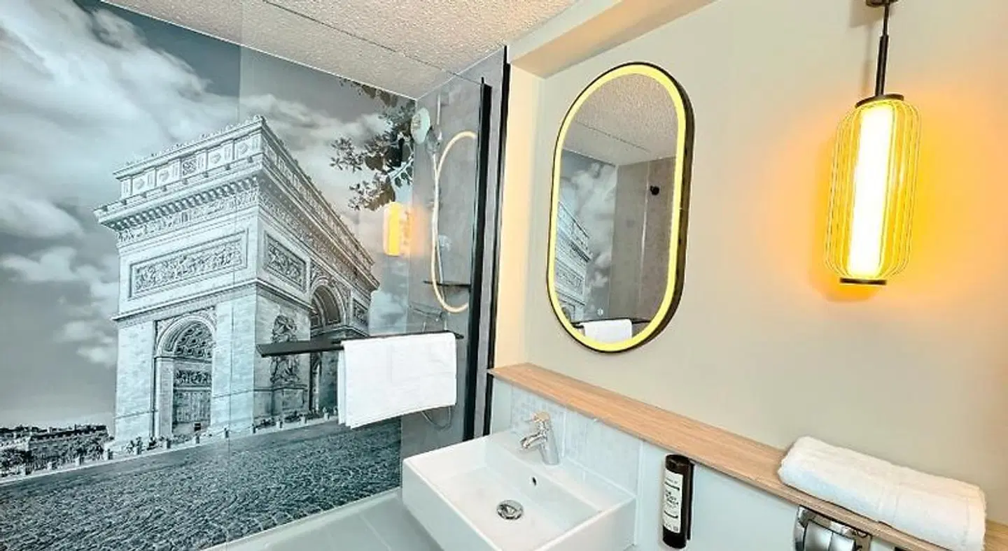 Campanile Épinay sur Orge BATHROOM