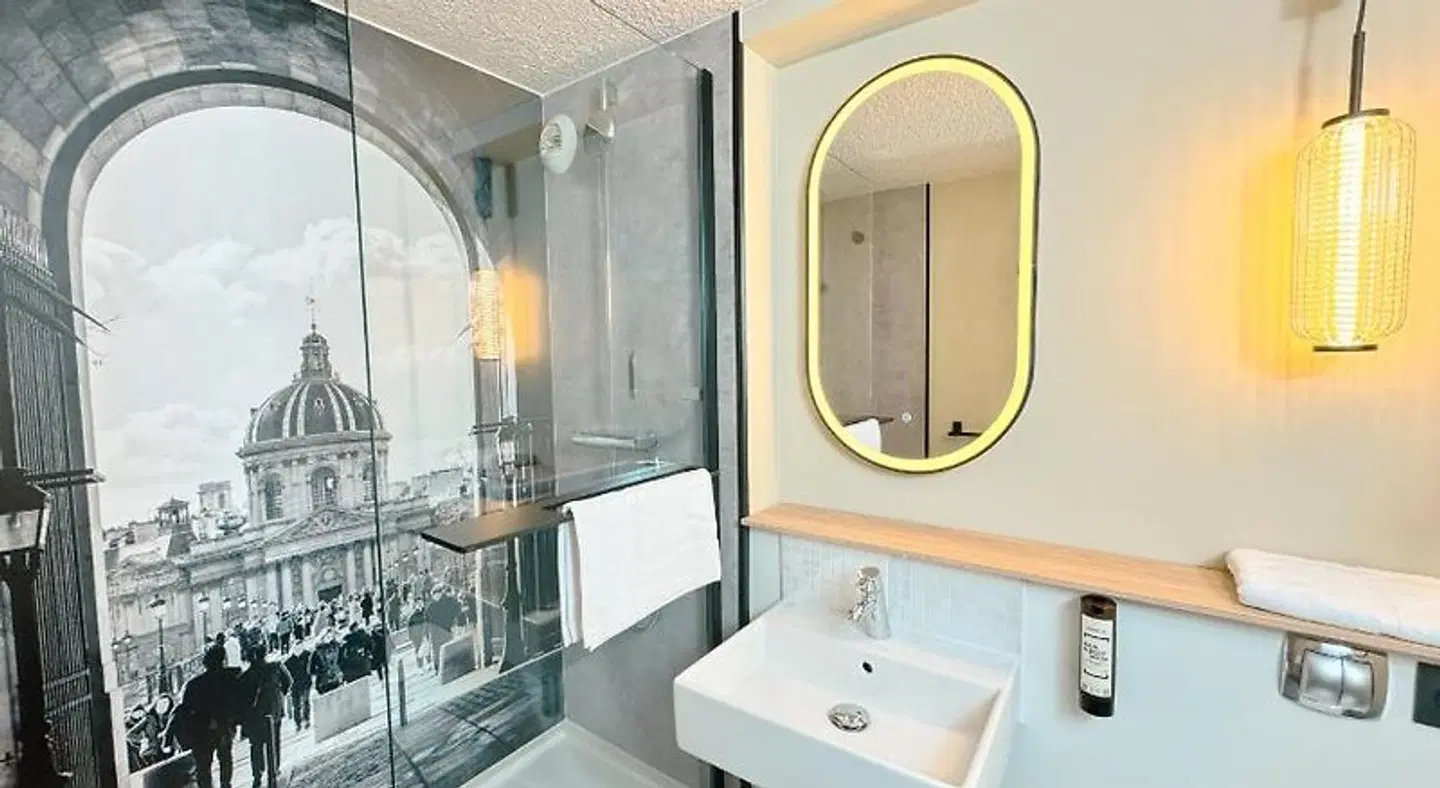 Campanile Épinay sur Orge BATHROOM